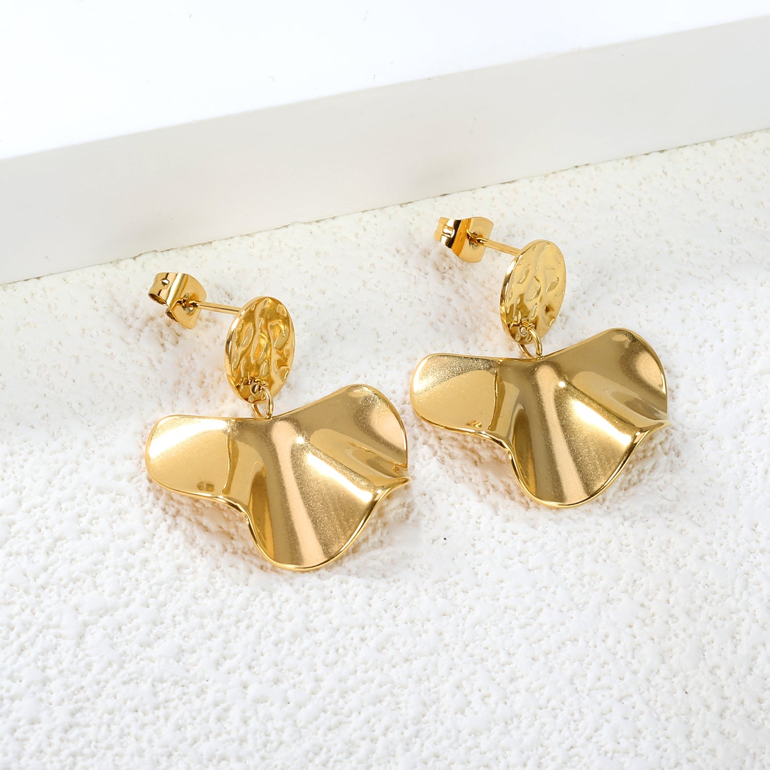 Textured Scallop Circle Earrings